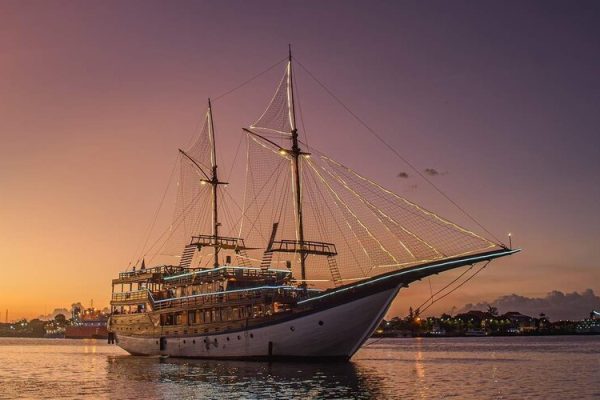 Phinisi Cruise Bali: Sailor Dinner Cruise with Sunset